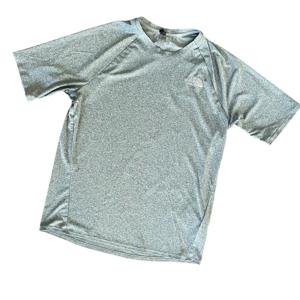 THE NORTH FACE Charcoal Grey Heather Performance Moisture Wicking Shirt‎ Medium